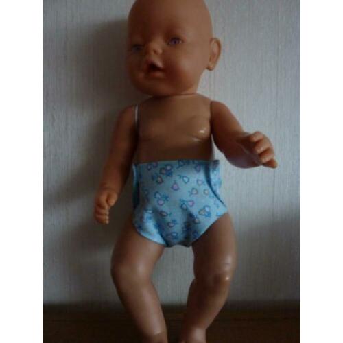 Luier voor de baby pop van 43 cm.Poppenkleertjes