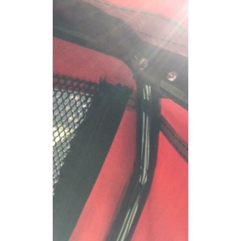 Nylon hondenbench verstevigd