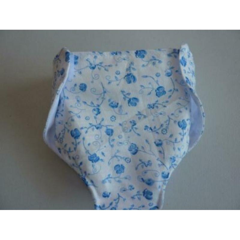 Luier voor de baby pop van 43 cm.Poppenkleertjes