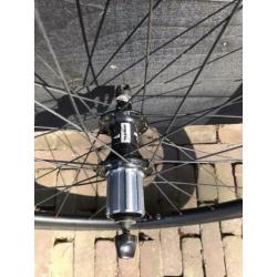Full Carbon clincher handgespaakte wielen
