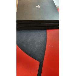 PlayStation 4 Pro met 2 Controllers en 4 games