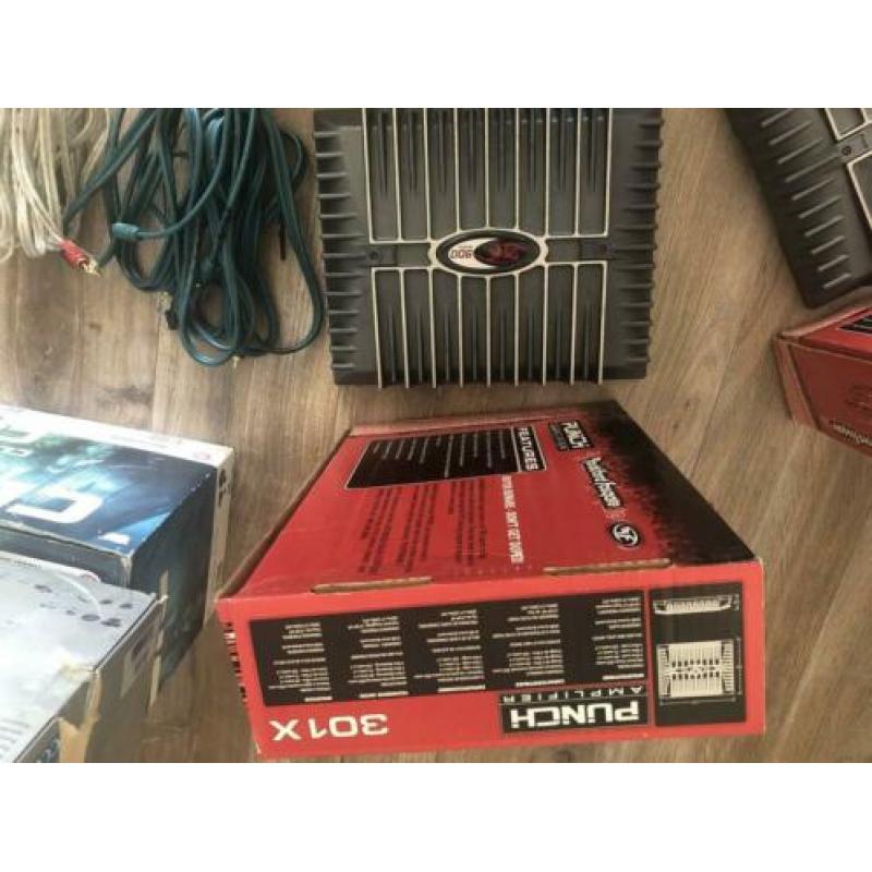 Versterkers, subwoofer, speakers, kabels, enz enz