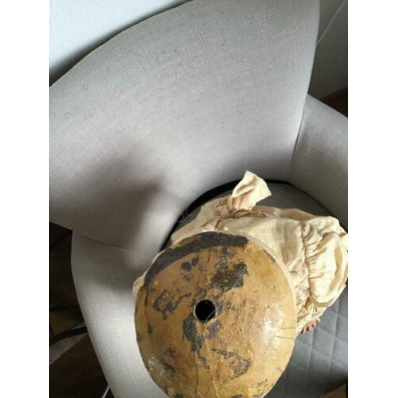 Antieke pop van papier mache