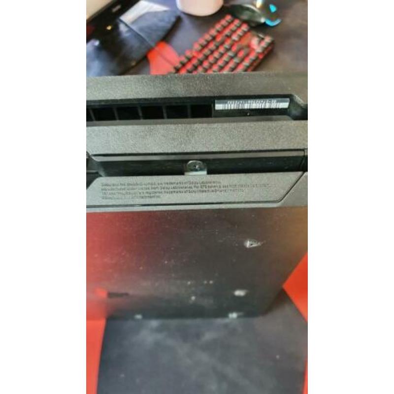 PlayStation 4 Pro met 2 Controllers en 4 games