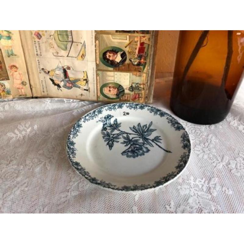 Frans bordje van St Amand decor Flore in blauw