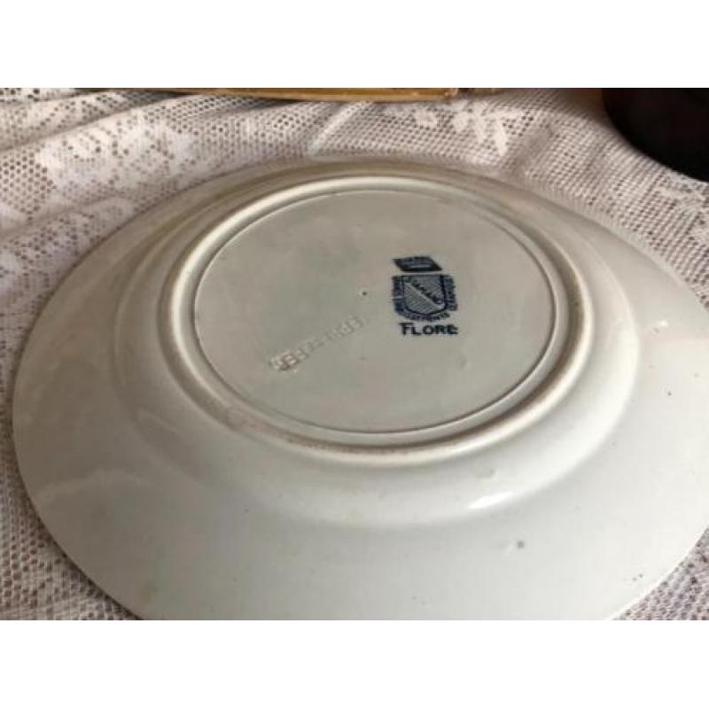 Frans bordje van St Amand decor Flore in blauw