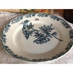 Frans bordje van St Amand decor Flore in blauw