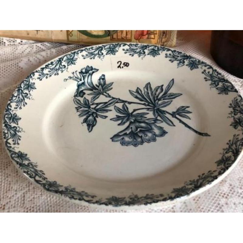 Frans bordje van St Amand decor Flore in blauw