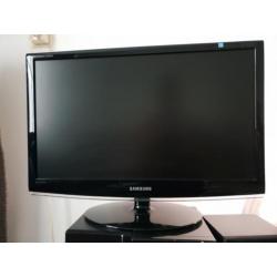Samsung  lcd tv 23 inch met HDMI en afstandbediening