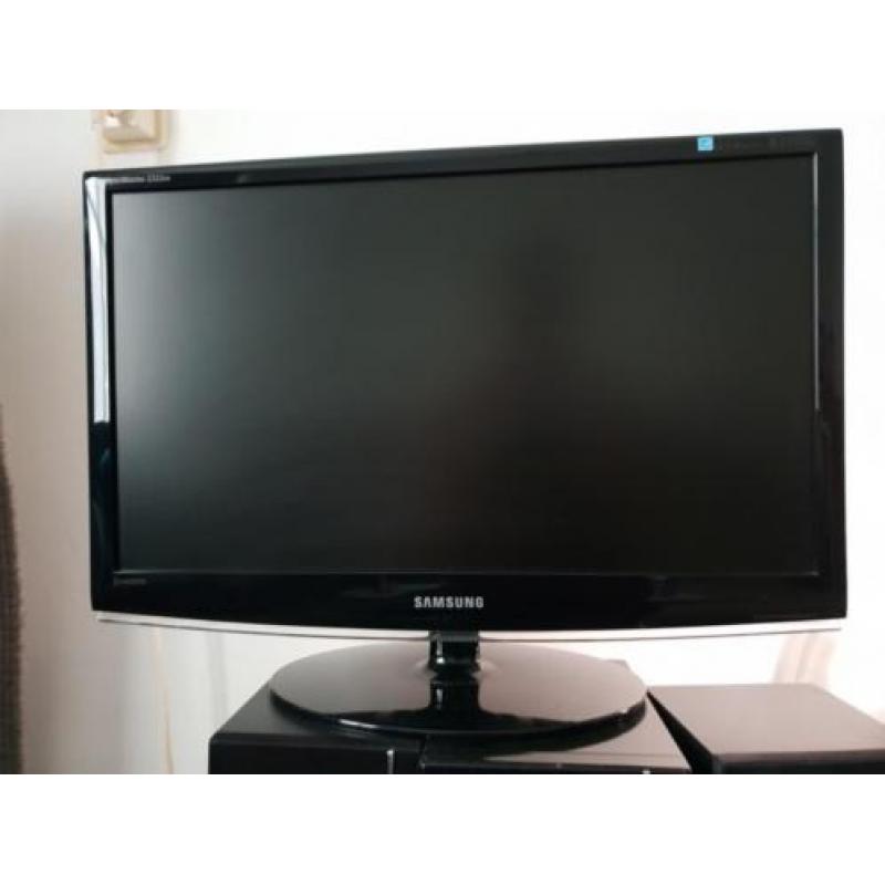 Samsung  lcd tv 23 inch met HDMI en afstandbediening