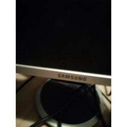 Twee computer schermen