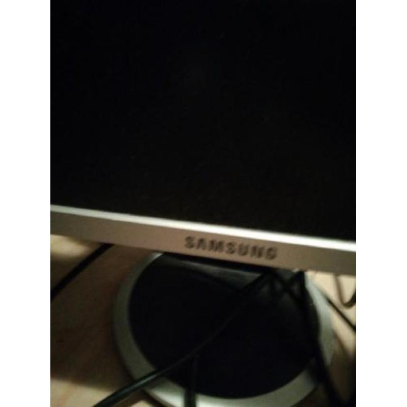Twee computer schermen