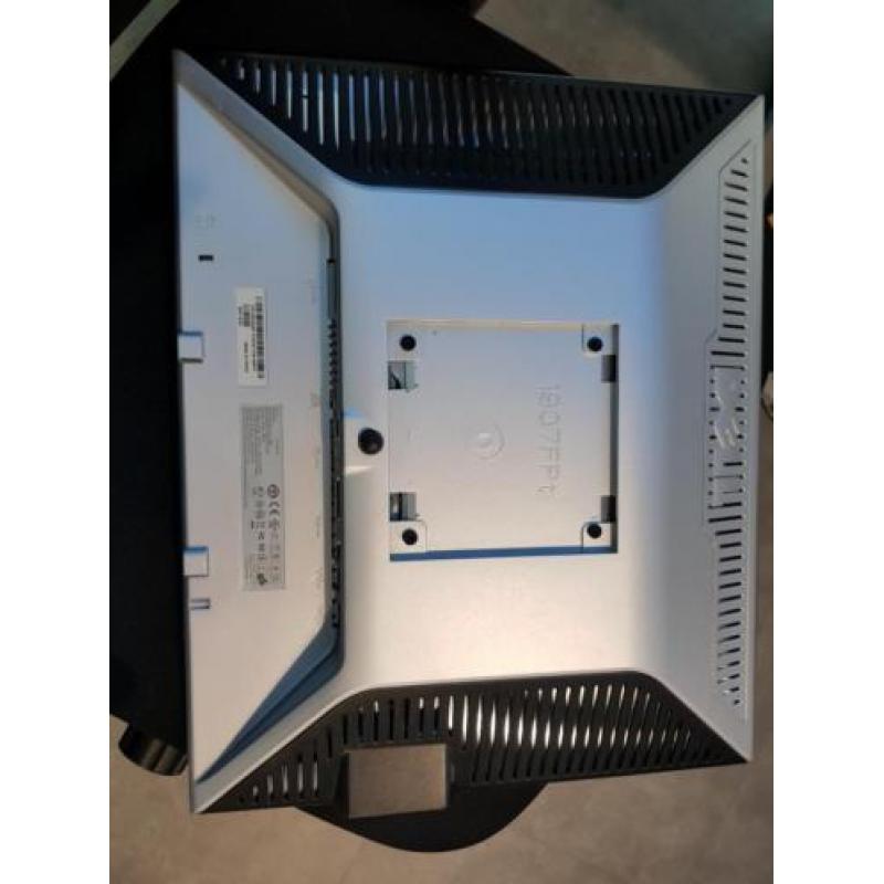Dell 1907FPt 19" monitor