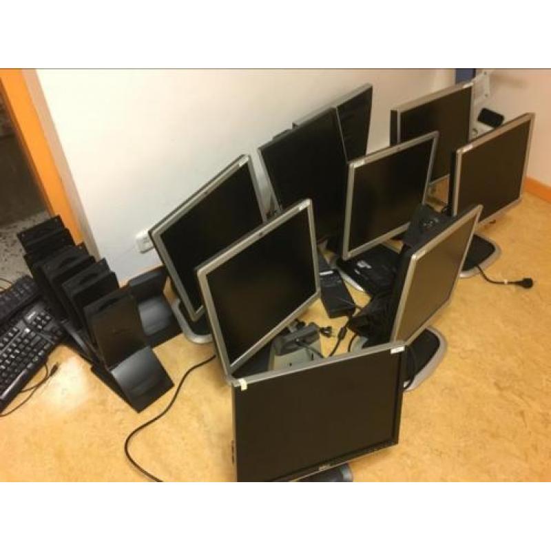 Diverse PC monitoren beeldschermen Dell HP met standaard