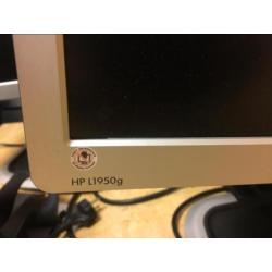 Diverse PC monitoren beeldschermen Dell HP met standaard