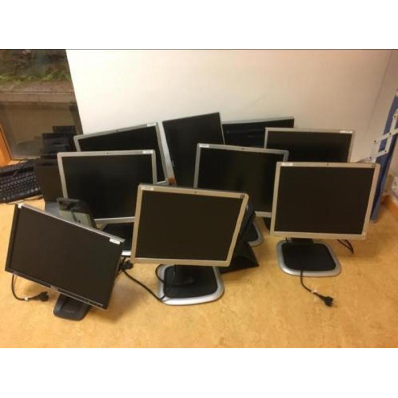Diverse PC monitoren beeldschermen Dell HP met standaard