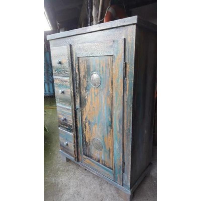 Stoer vintage industrieel gerestylde antiek grenen spekkast
