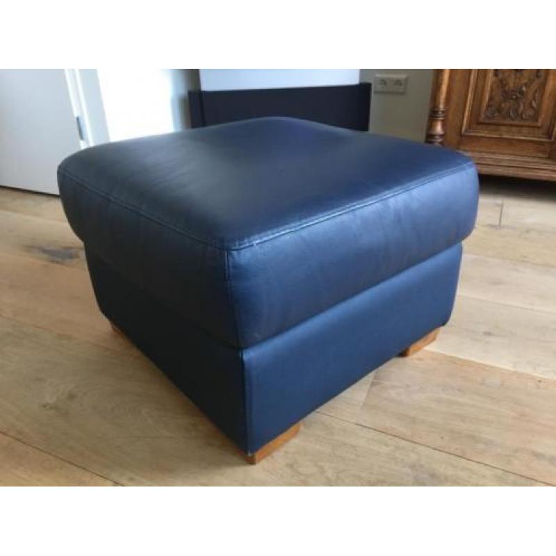2x poef of hocker van italiaans design