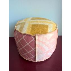poef met retro vintage wollen dekens 40/30 cm