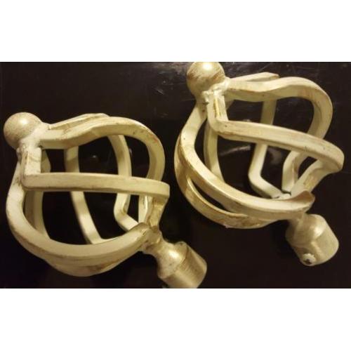 2x eindknop roede gordijnroede metaal oud wit  met goudkleu