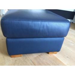 2x poef of hocker van italiaans design