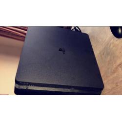 PlayStation 4 slim 1TB met 3 spellen en controller