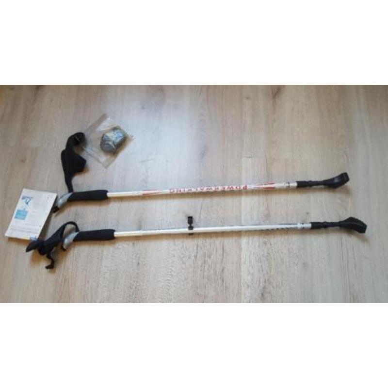 een paar nieuw power walking sticks