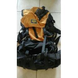 TWEE BACKPACKS (Bauhaus & Slee top)