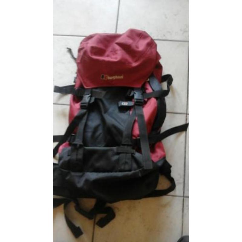 TWEE BACKPACKS (Bauhaus & Slee top)